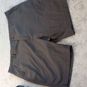 Sahalie shorts olive green size 18w